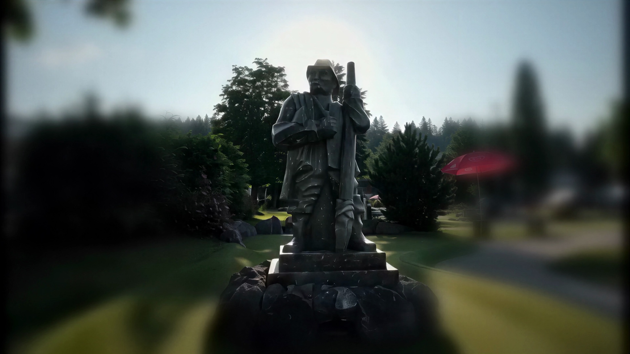 Flößerfigur auf dem Minigolfplatz in Lechbruck